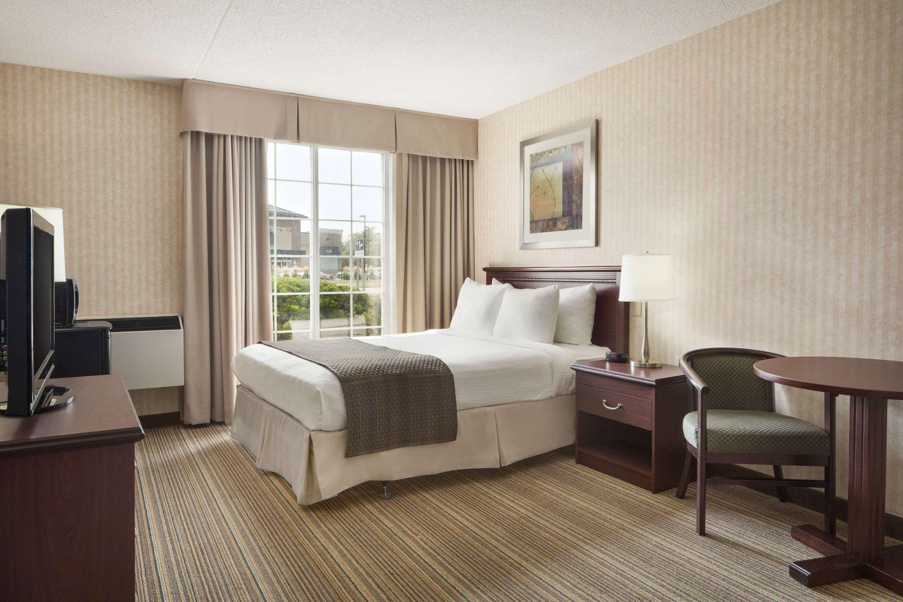 Days Inn By Wyndham Brantford Bagian luar foto