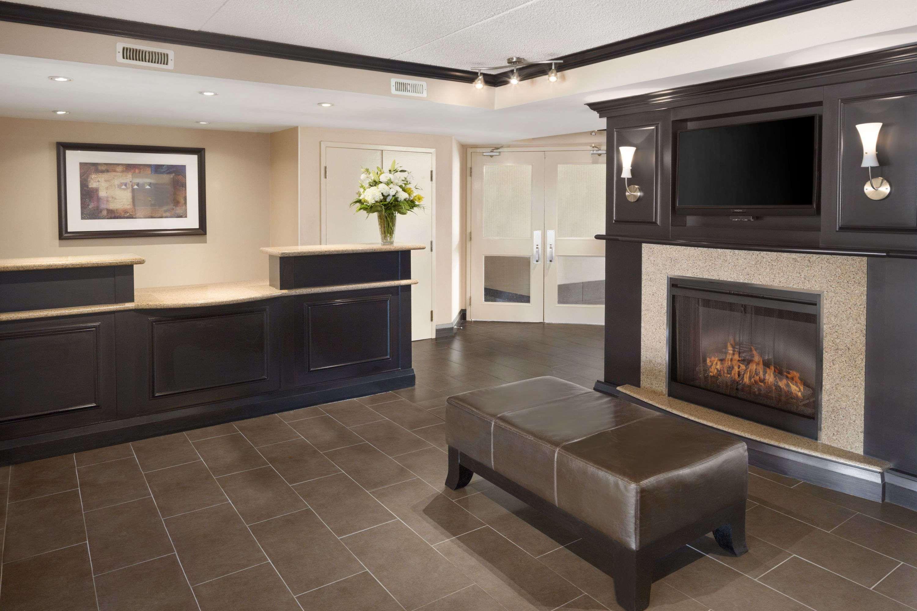 Days Inn By Wyndham Brantford Bagian luar foto