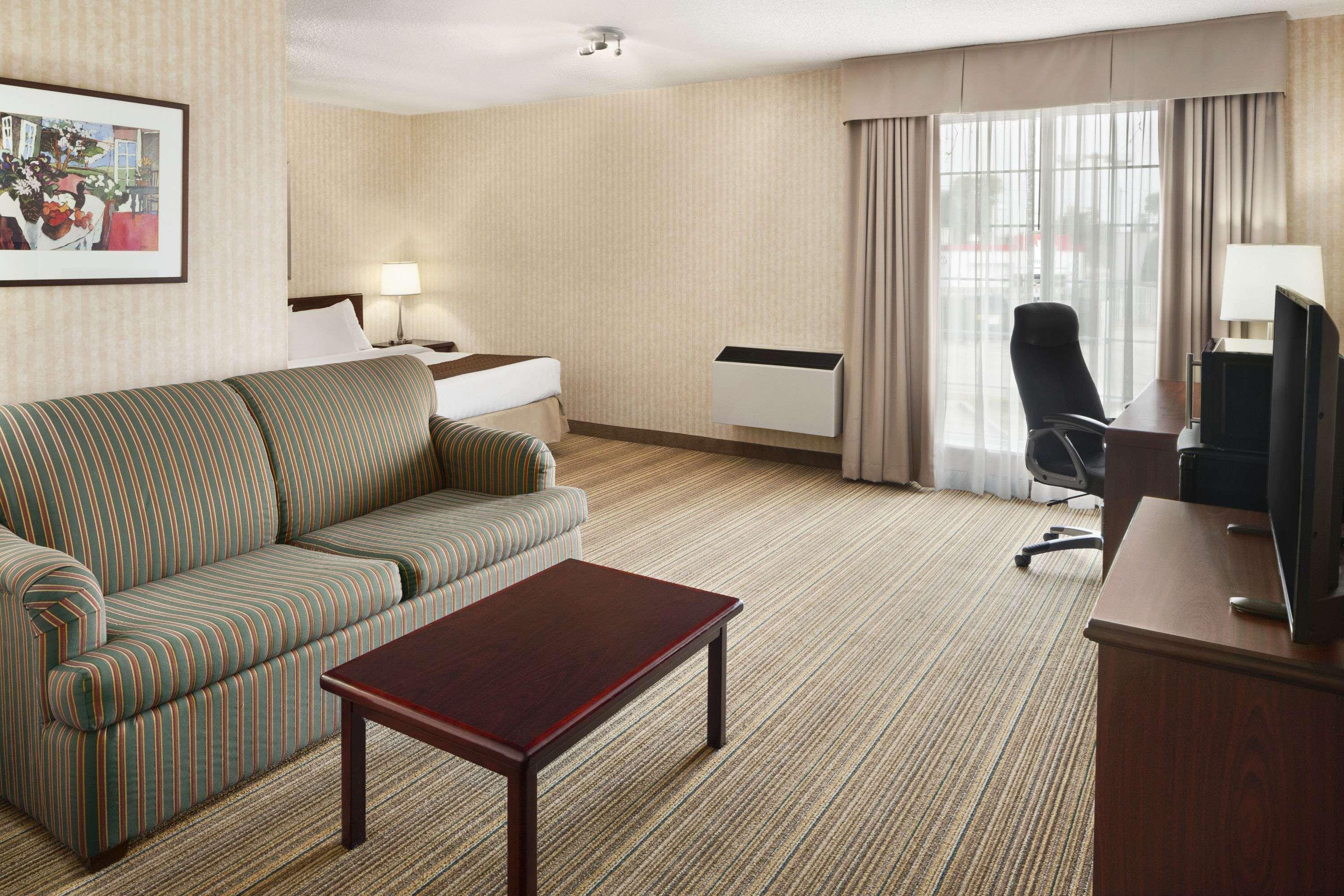 Days Inn By Wyndham Brantford Bagian luar foto