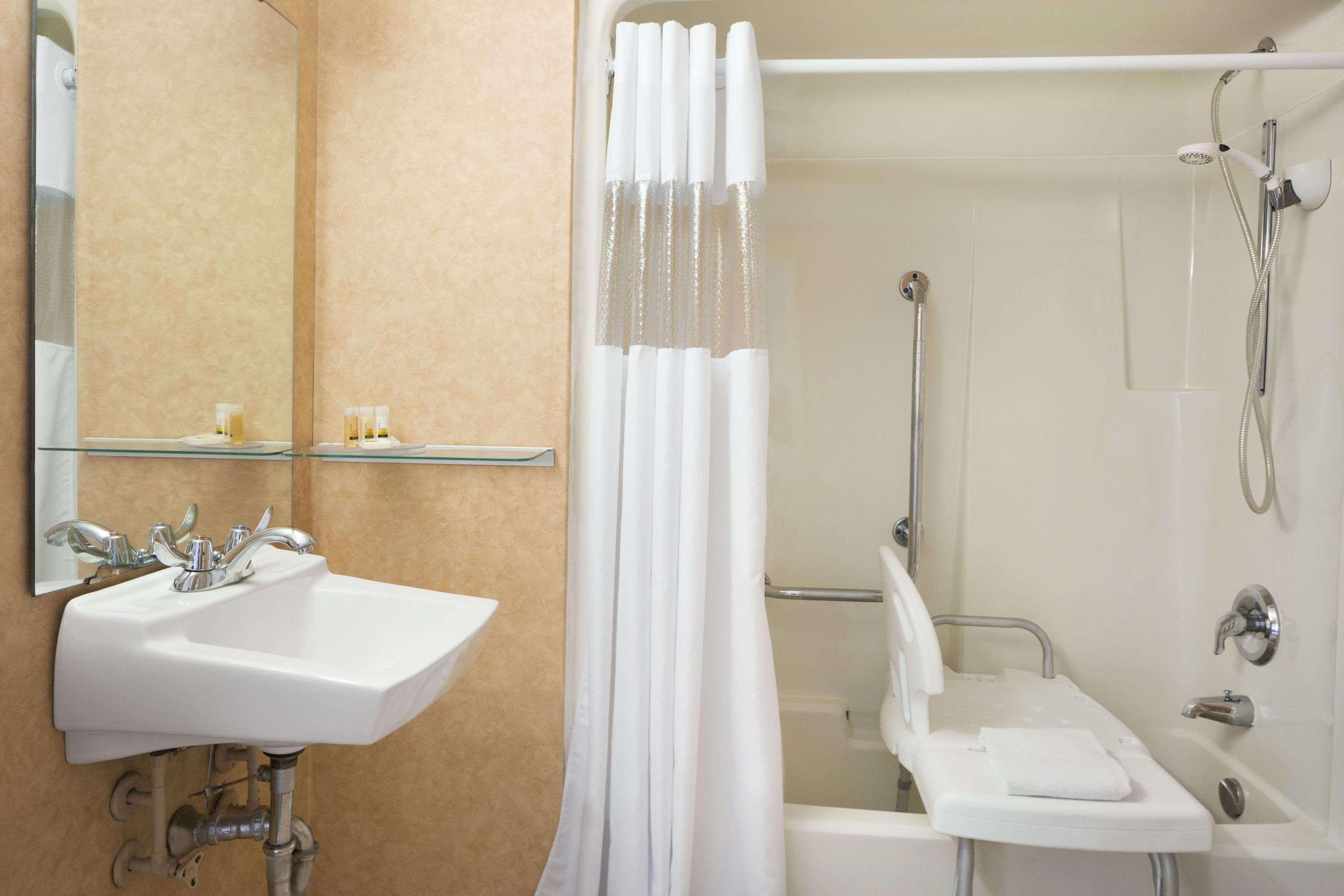 Days Inn By Wyndham Brantford Bagian luar foto