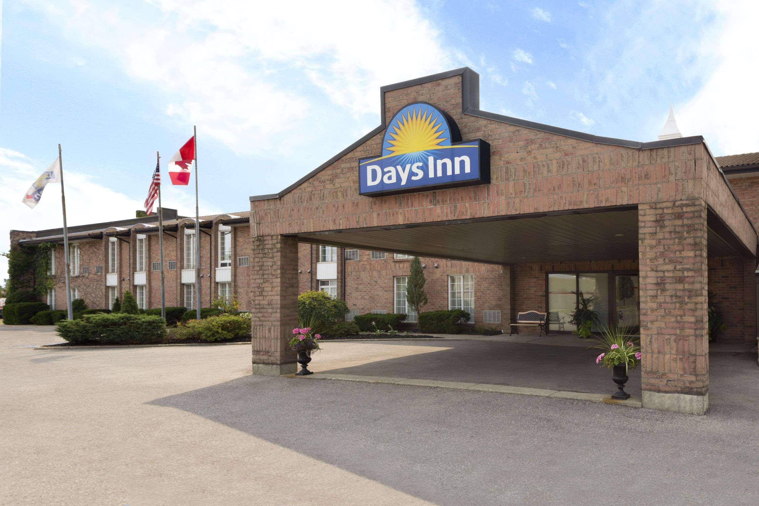 Days Inn By Wyndham Brantford Bagian luar foto